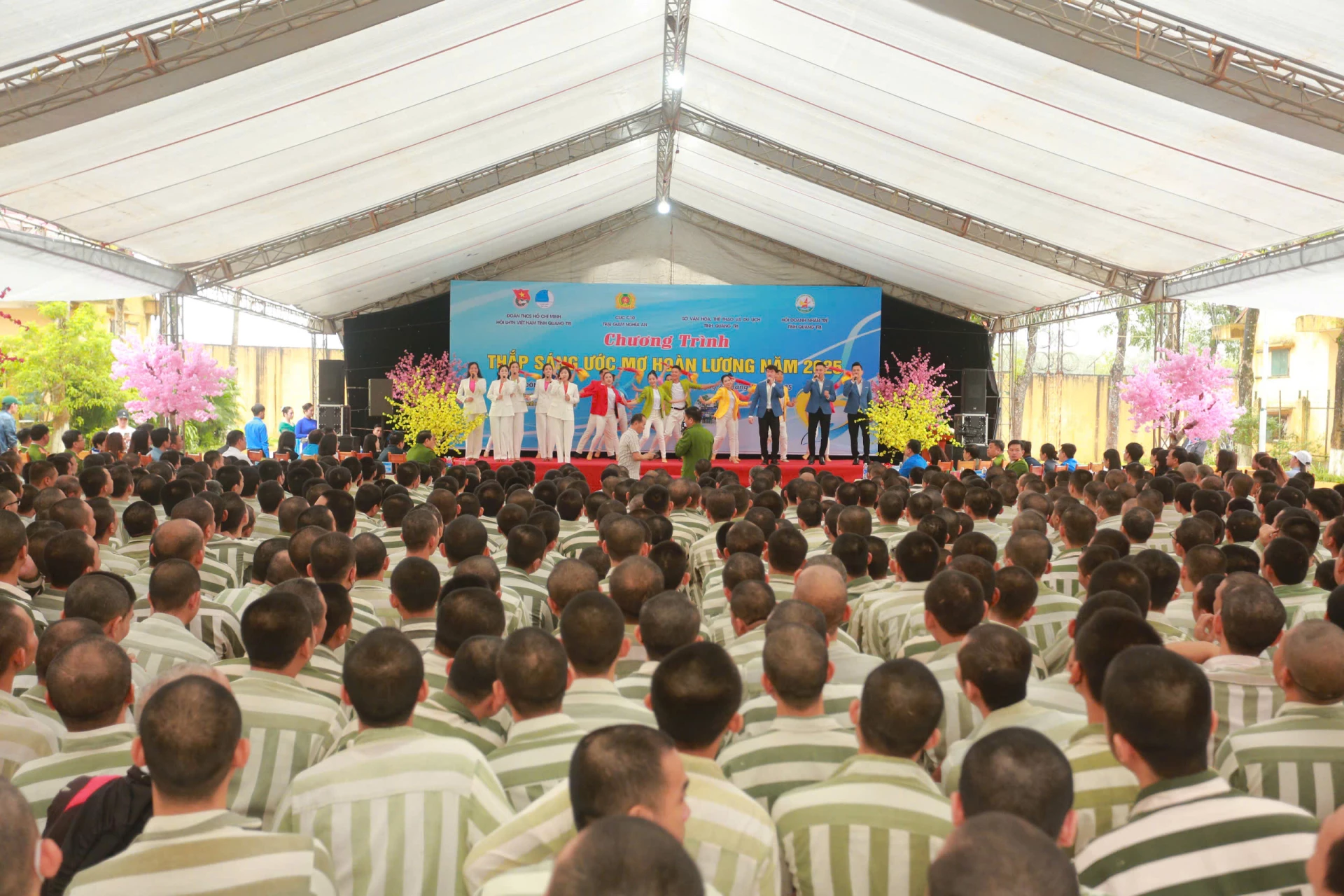 Chương trình "Thắp sáng ước mơ hoàn lương" năm 2025