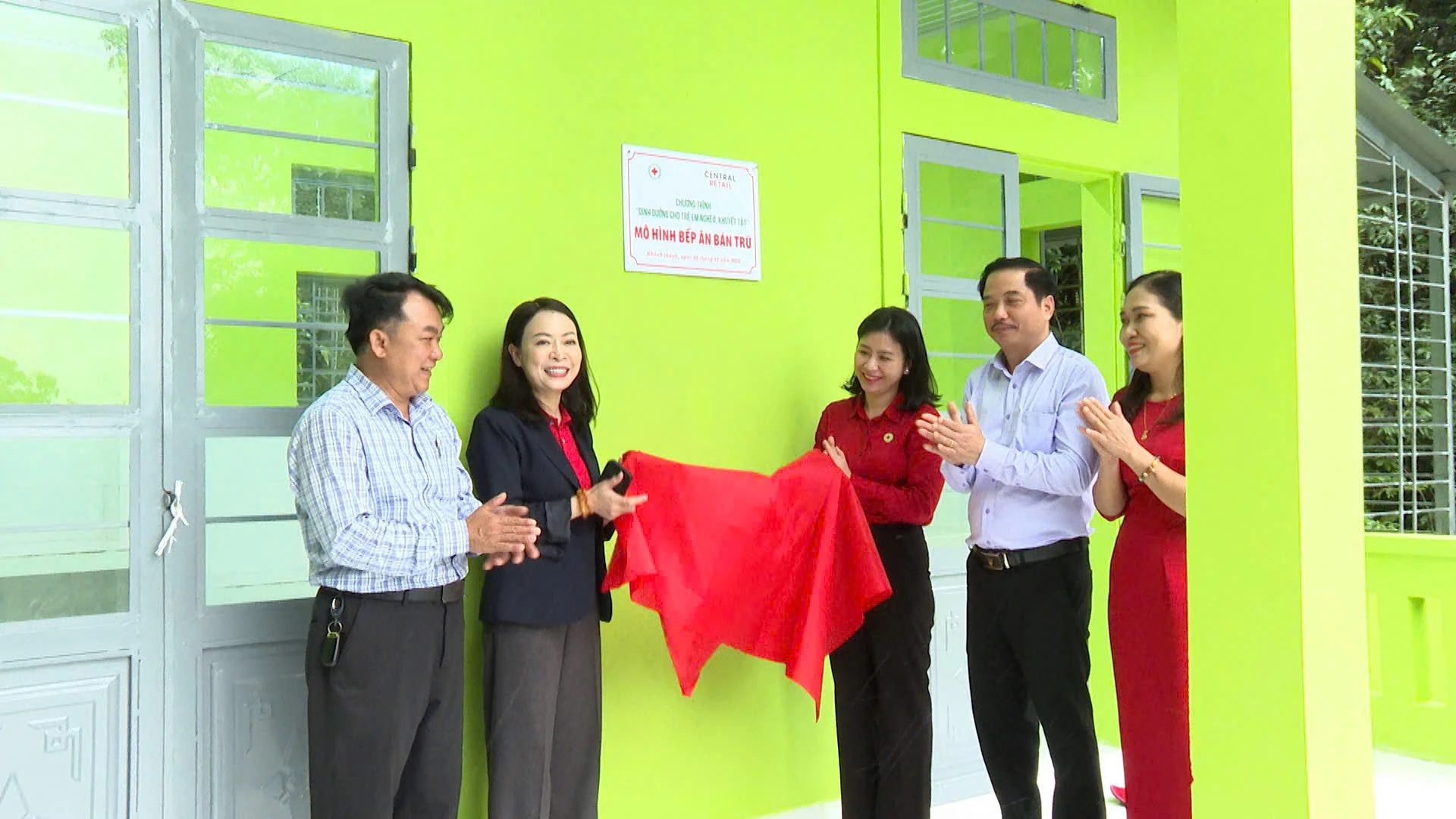 Bàn giao bếp ăn bán trú cho Trường mần non Hướng Hiệp - Ảnh Hoàng Hùng