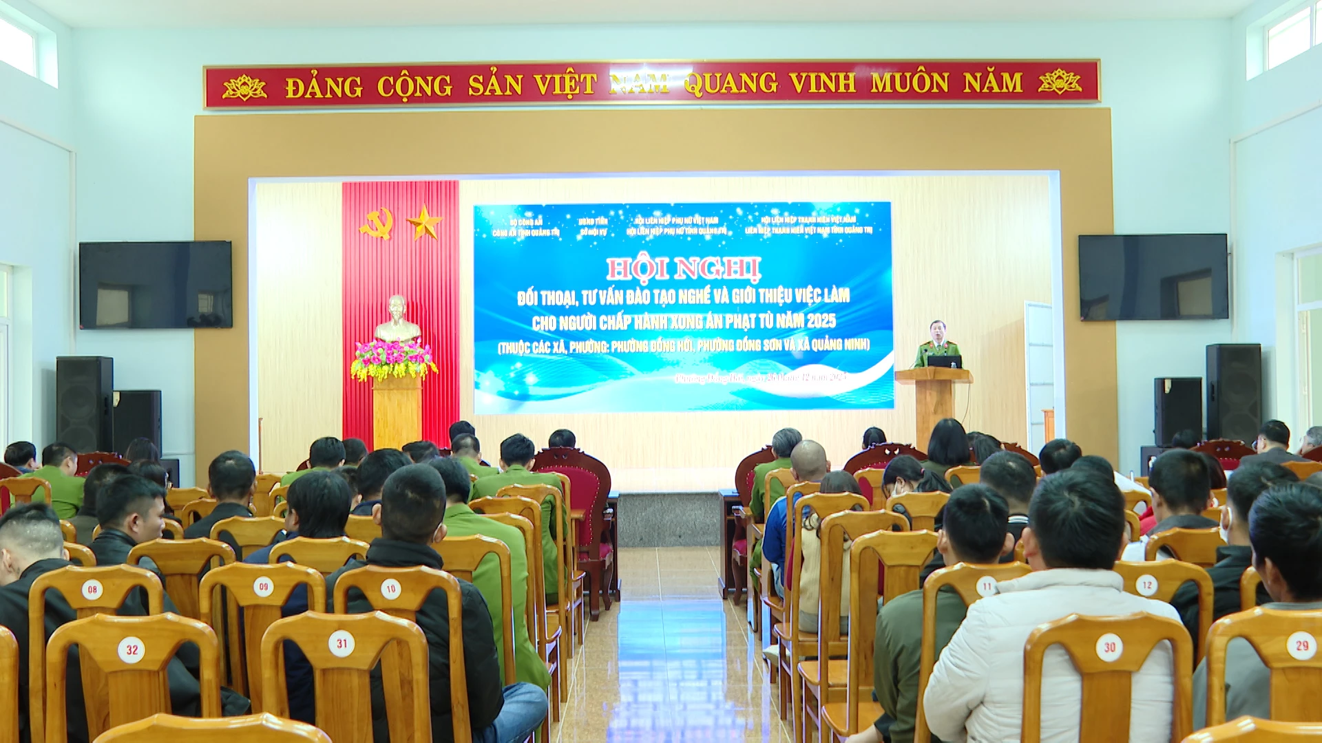 Tư vấn đào tạo nghề và giới thiệu việc làm cho người chấp hành xong án phạt tù