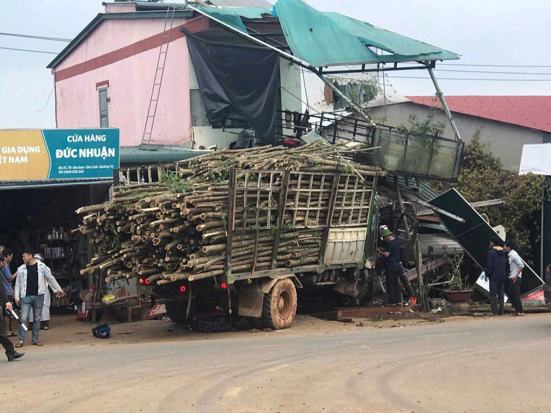 Xã Cồn Tiên: Tai nạn giao thông làm 4 người thương vong