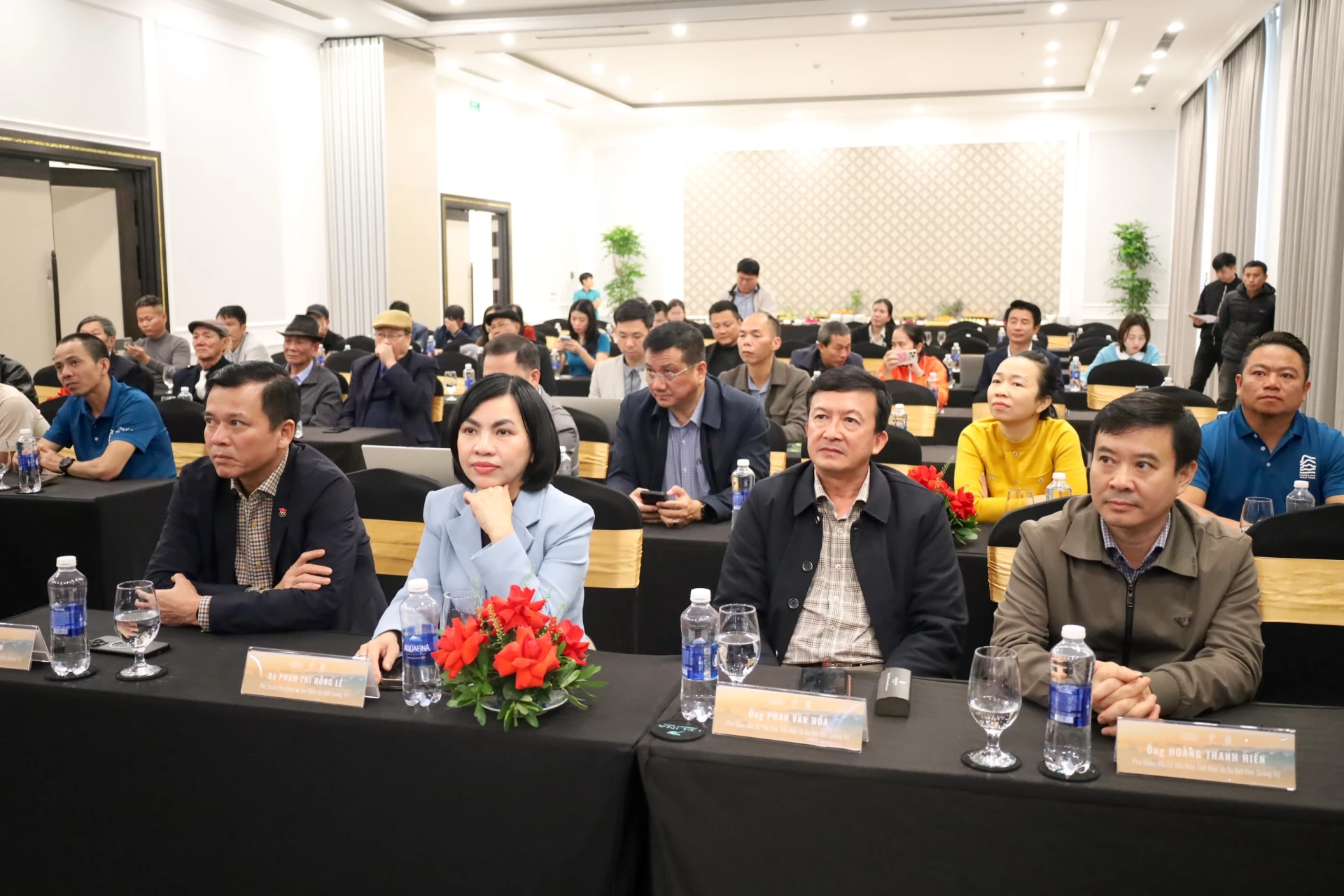 Các đại biểu tham dự buổi họp báo. Ảnh: Q.N