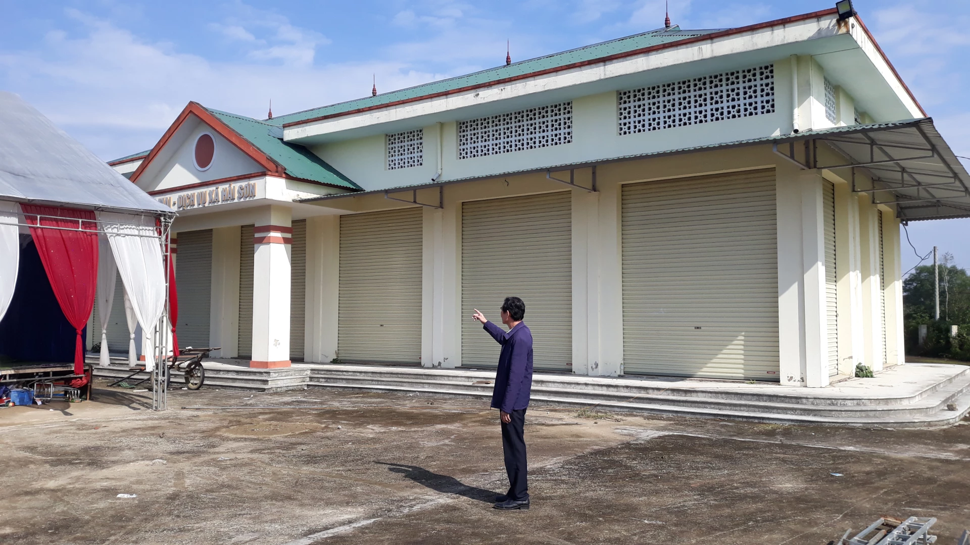 Hiện trạng Điểm thương mại và dịch vụ Hải Sơn còn bỏ hoang - Ảnh: N.V