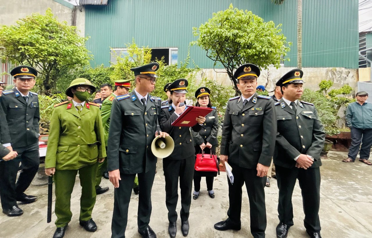 Cưỡng chế chuyển giao quyền sử dụng đất cho người trúng đấu giá tại phường Đồng Hới