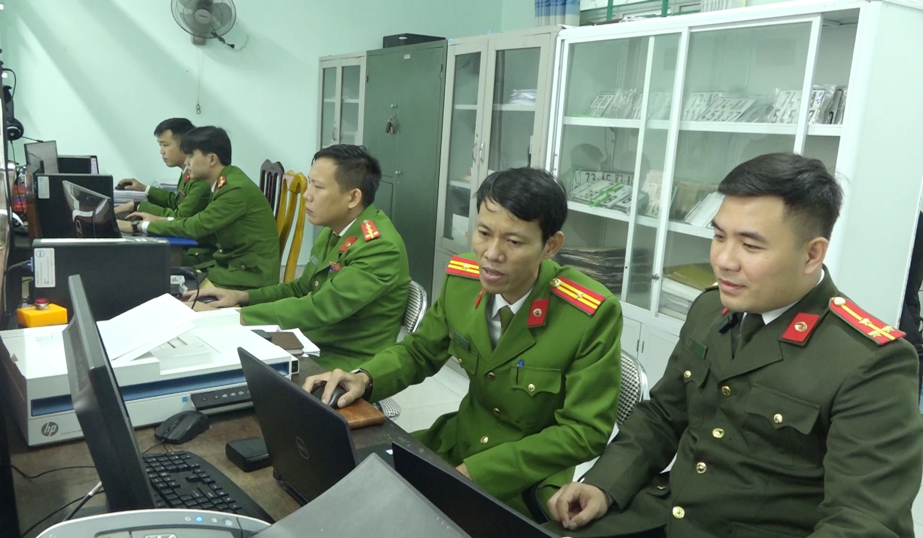 Livestream giải đáp thủ tục hành chính, phục vụ Nhân dân