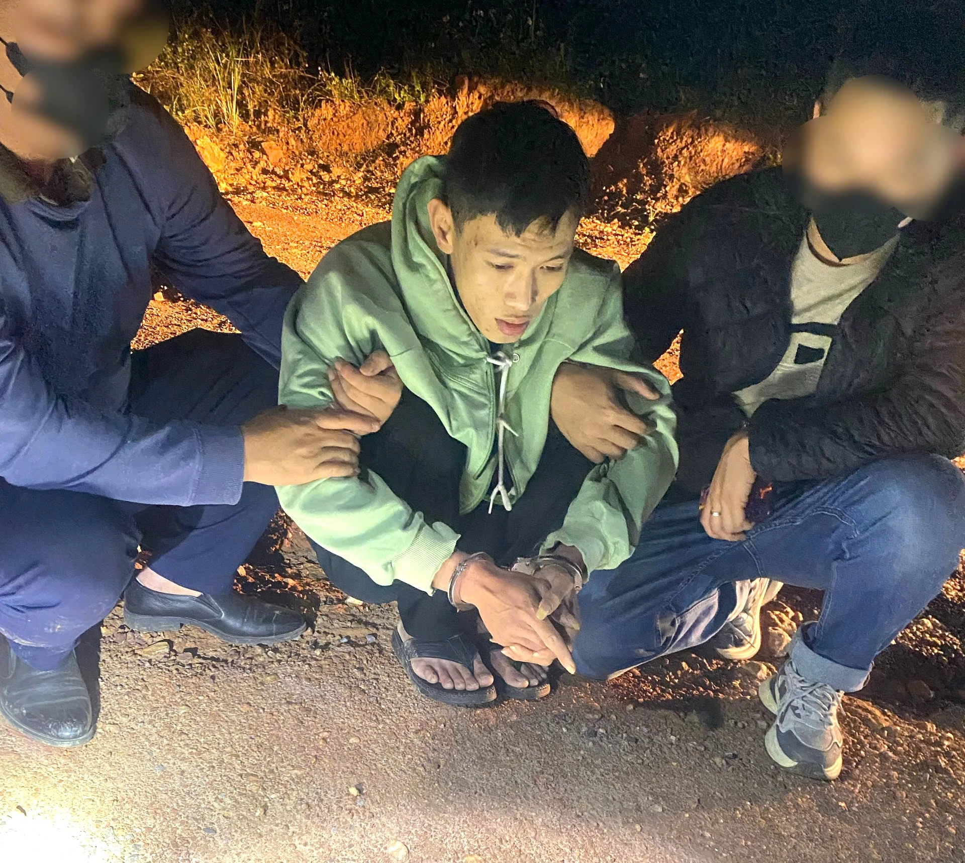 Công an xã Nam Trạch bắt giữ các đối tượng tàng trữ ma túy trái phép