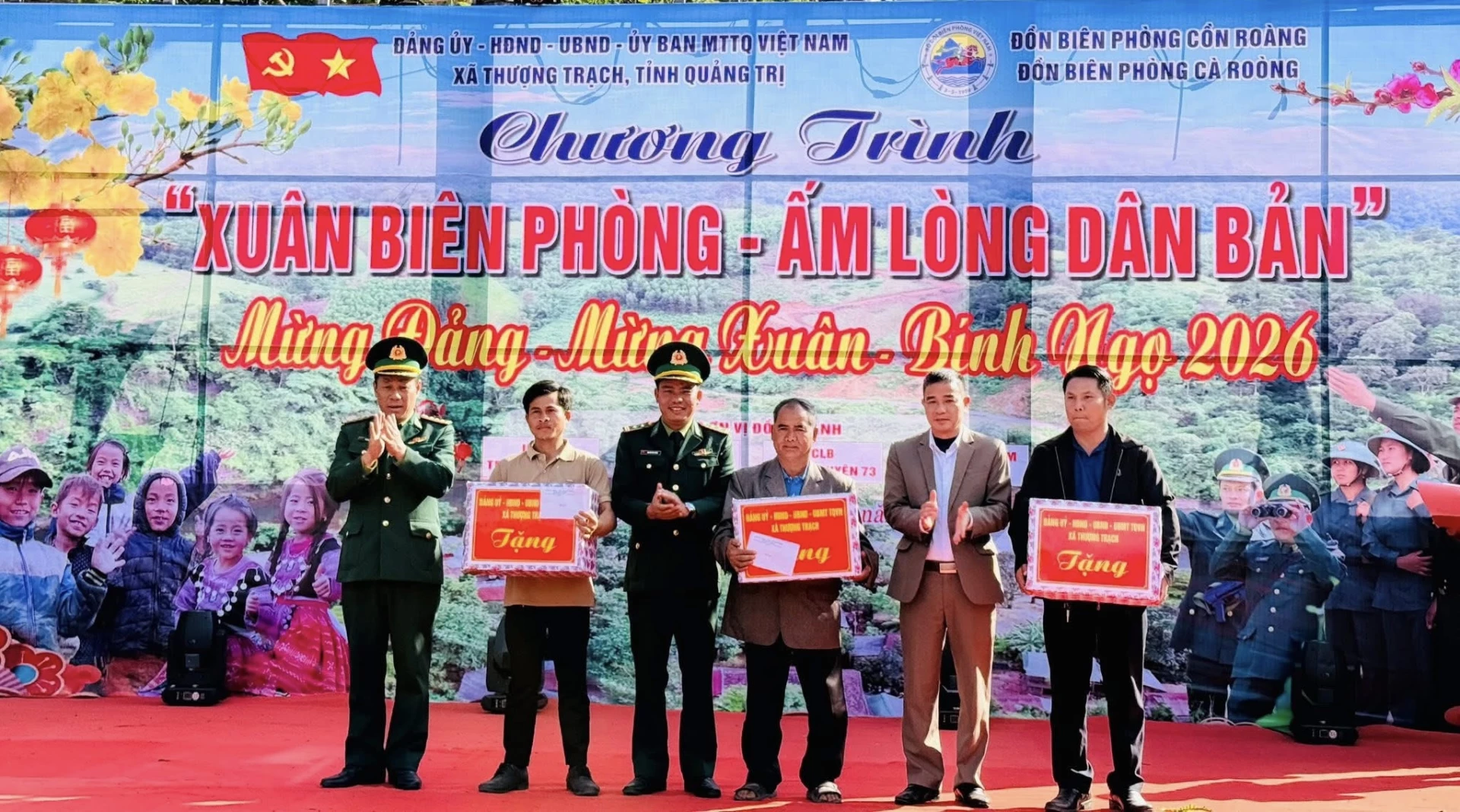Xuân Biên phòng Thượng Trạch: Mang Tết ấm no đến dân bản Chương trình "Xuân Biên phòng - Ấm lòng dân bản" ở xã Thượng Trạch