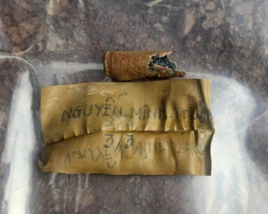 Đakrông: Di vật hé lộ hài cốt liệt sĩ Nguyễn Minh Thuận xúc động! Xã Đakrông: Quy tập hài cốt liệt sĩ thứ 5, kèm di vật ghi tên 'Nguyễn Minh Thuận'