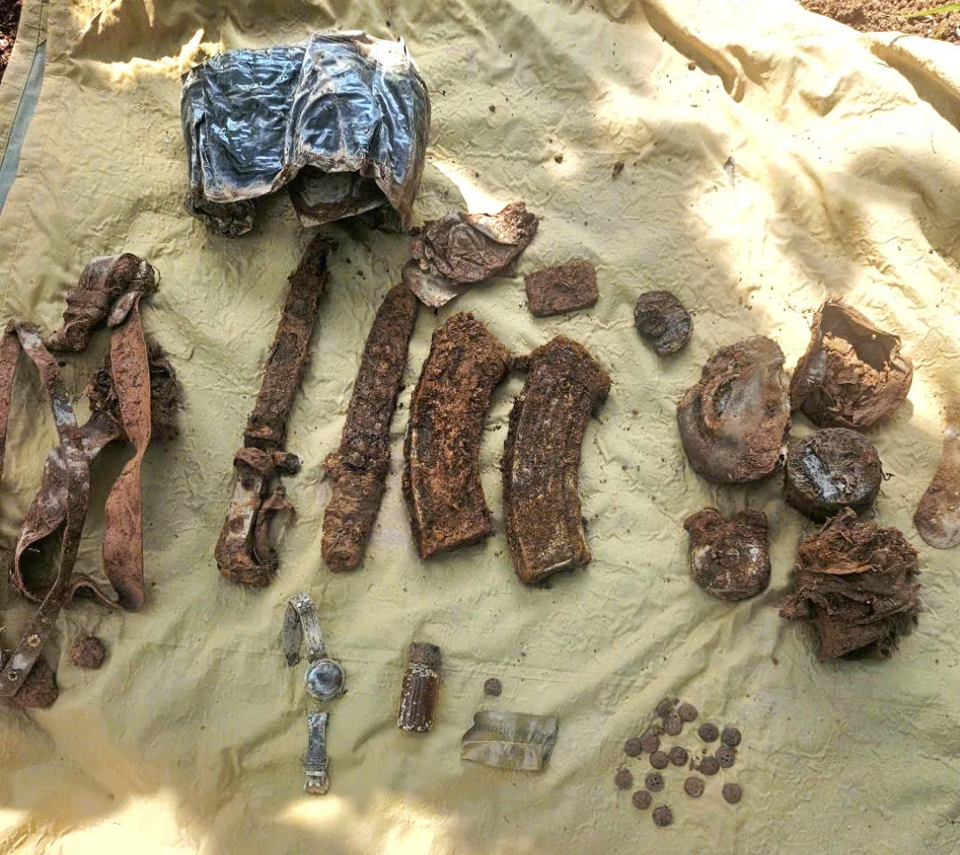 Các di vật được tìm thấy tại hiện trường - Ảnh: K.S