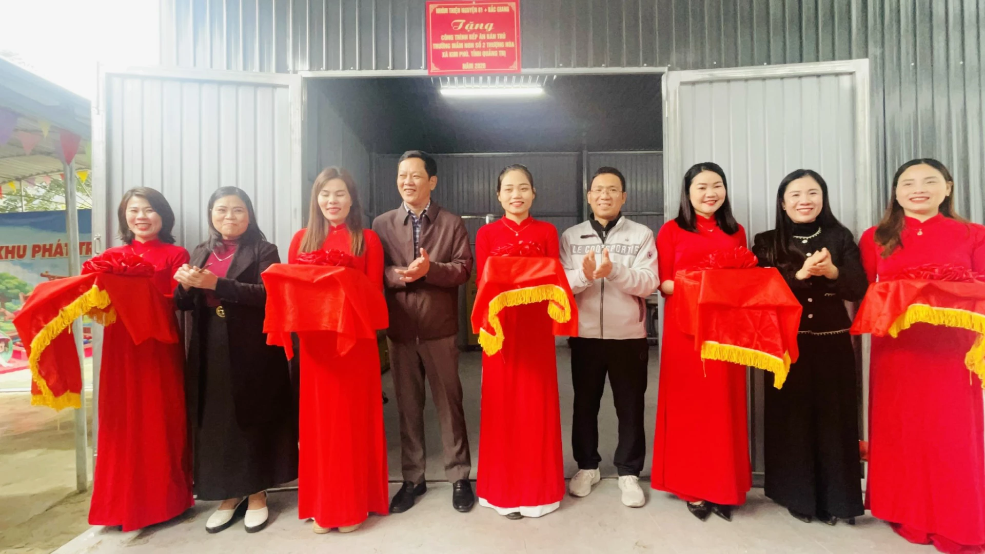 Bếp ăn bán trú mới: Thắp sáng tương lai học sinh Rục Khánh thành bếp ăn bán trú cho học sinh đồng bào Rục