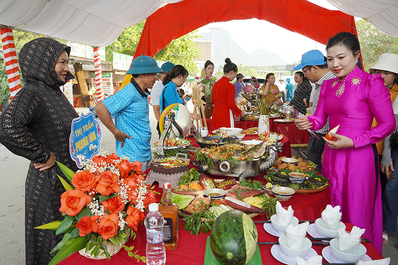 Các món ăn ngon, hấp dẫn được chế biến từ cá trắm.