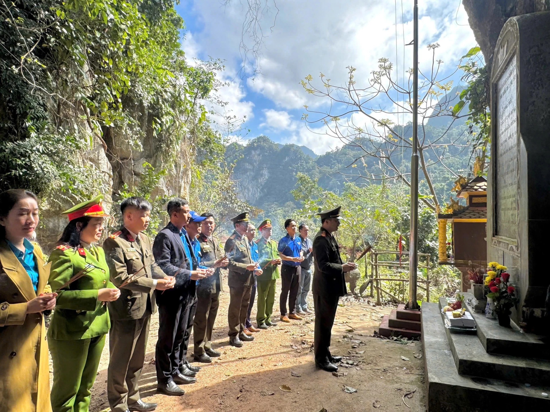 Lan tỏa hình ảnh người chiến sĩ Công an Xuất nhập cảnh gần dân, vì Nhân dân phục vụ