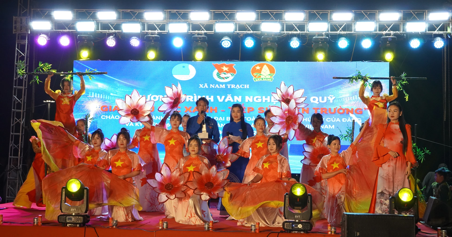 Các tiết mục văn nghệ đặc sắc tại chương trình - Ảnh: C.N