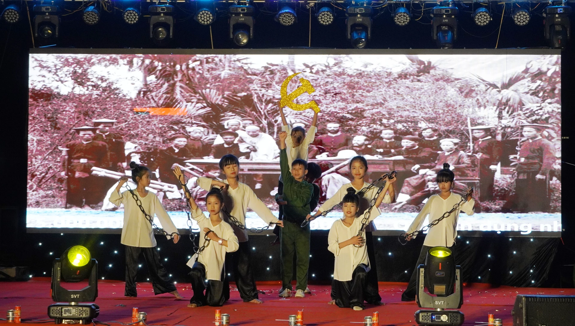 Các tiết mục văn nghệ đặc sắc tại chương trình - Ảnh: C.N