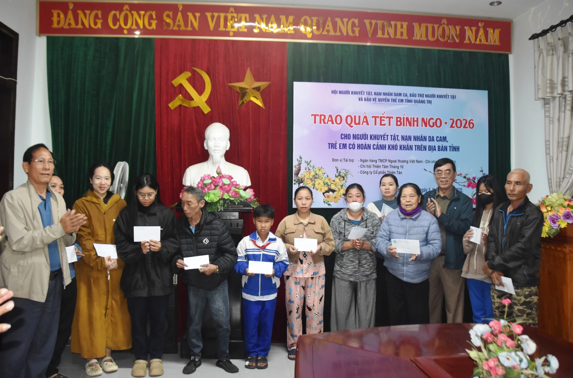 Trao tặng quà Tết cho người khuyết tật, nạn nhân chất độc da cam