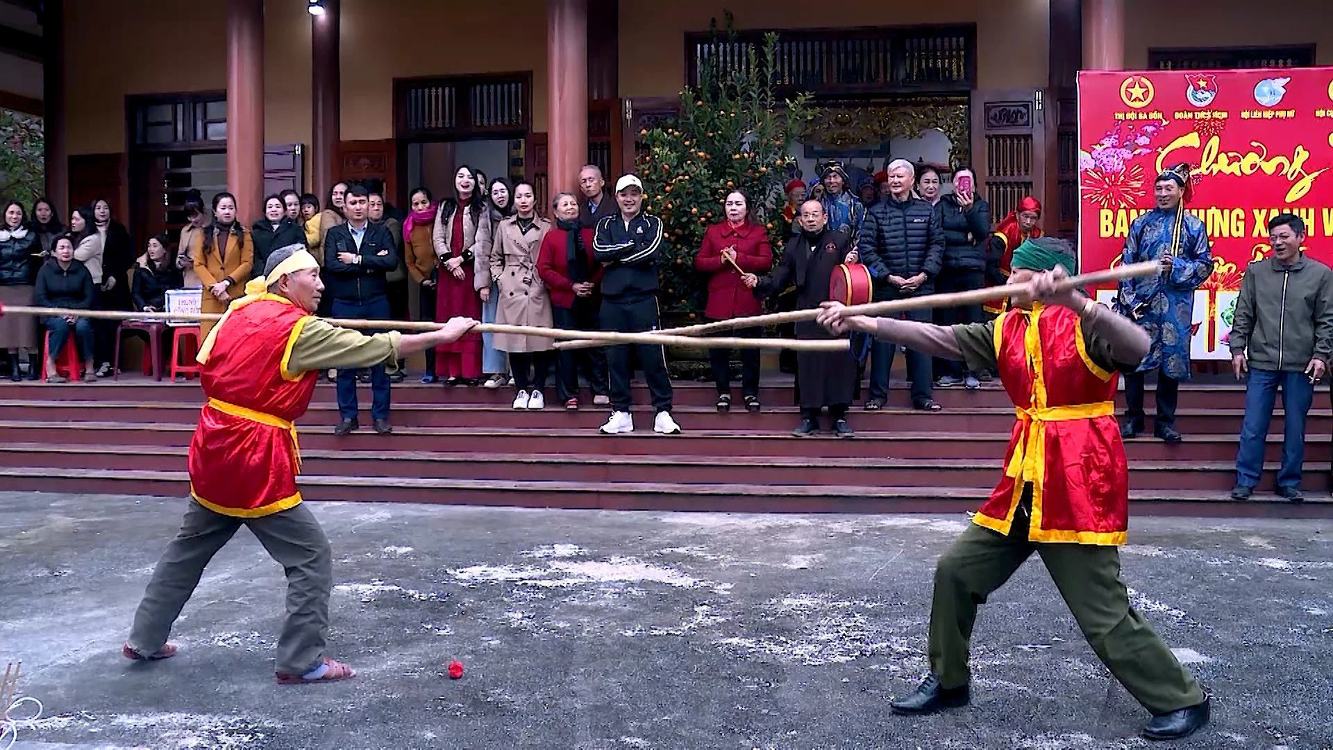 Đình làng, không gian thiêng liêng và sôi động cho các lễ hội truyền thống, hoạt động văn hóa, thể thao cộng đồng - Ảnh: N.V