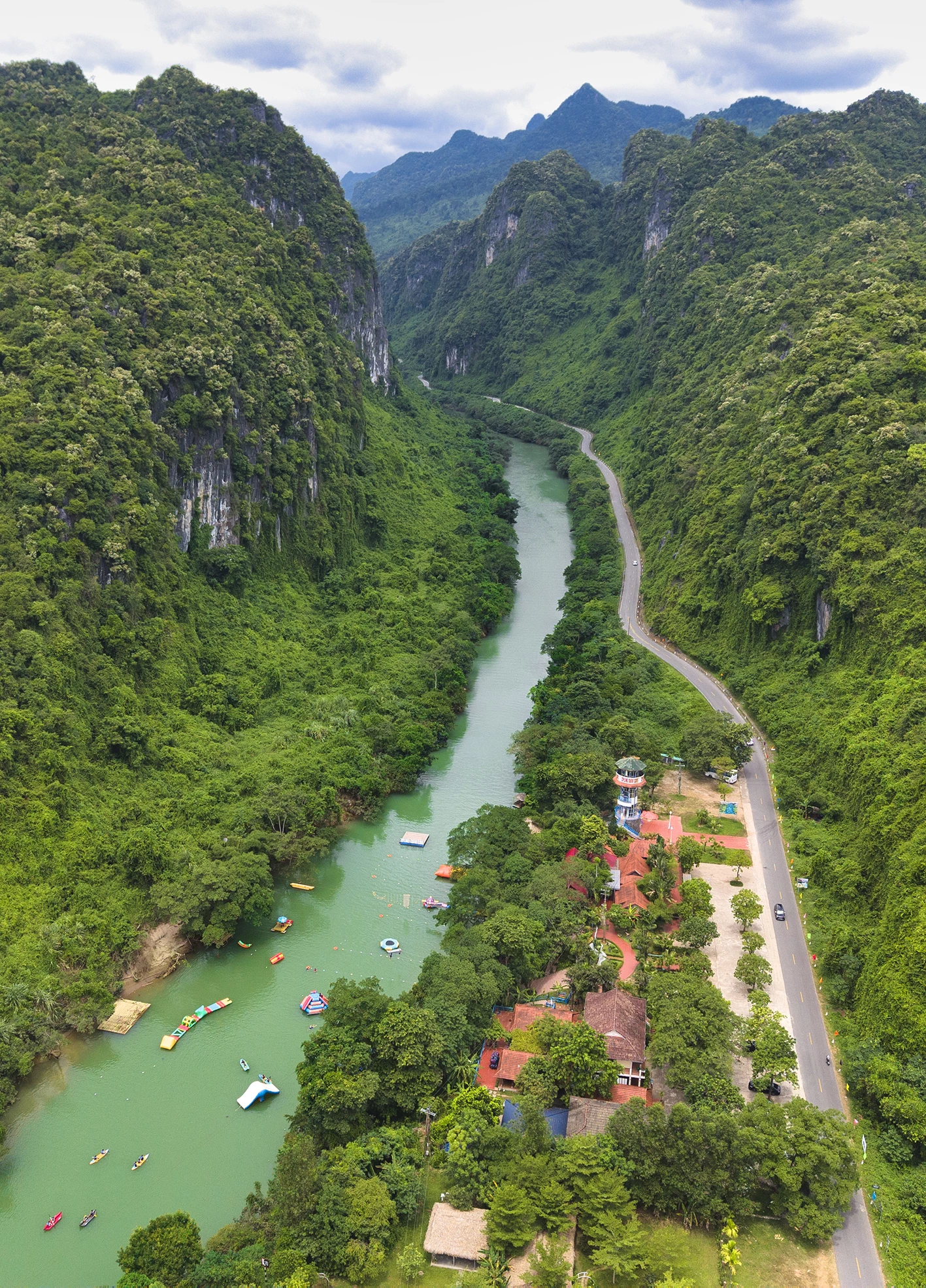 Cảnh sắc mùa xuân ở di sản thiên nhiên thế giới
