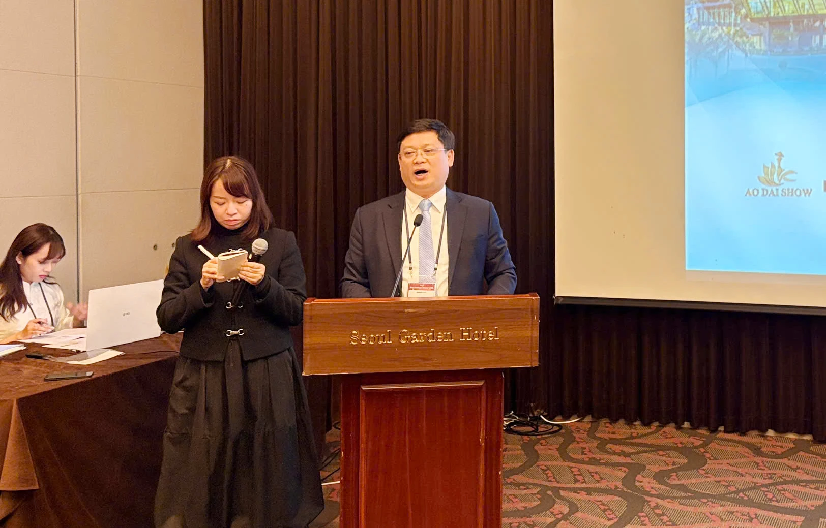 Đồng chí Nguyễn Thanh Bình, Phó Chủ tịch Thường trực UBND TP. Huế, trình bày bài phát biểu quan trọng tại sự kiện. Ảnh: T.A.