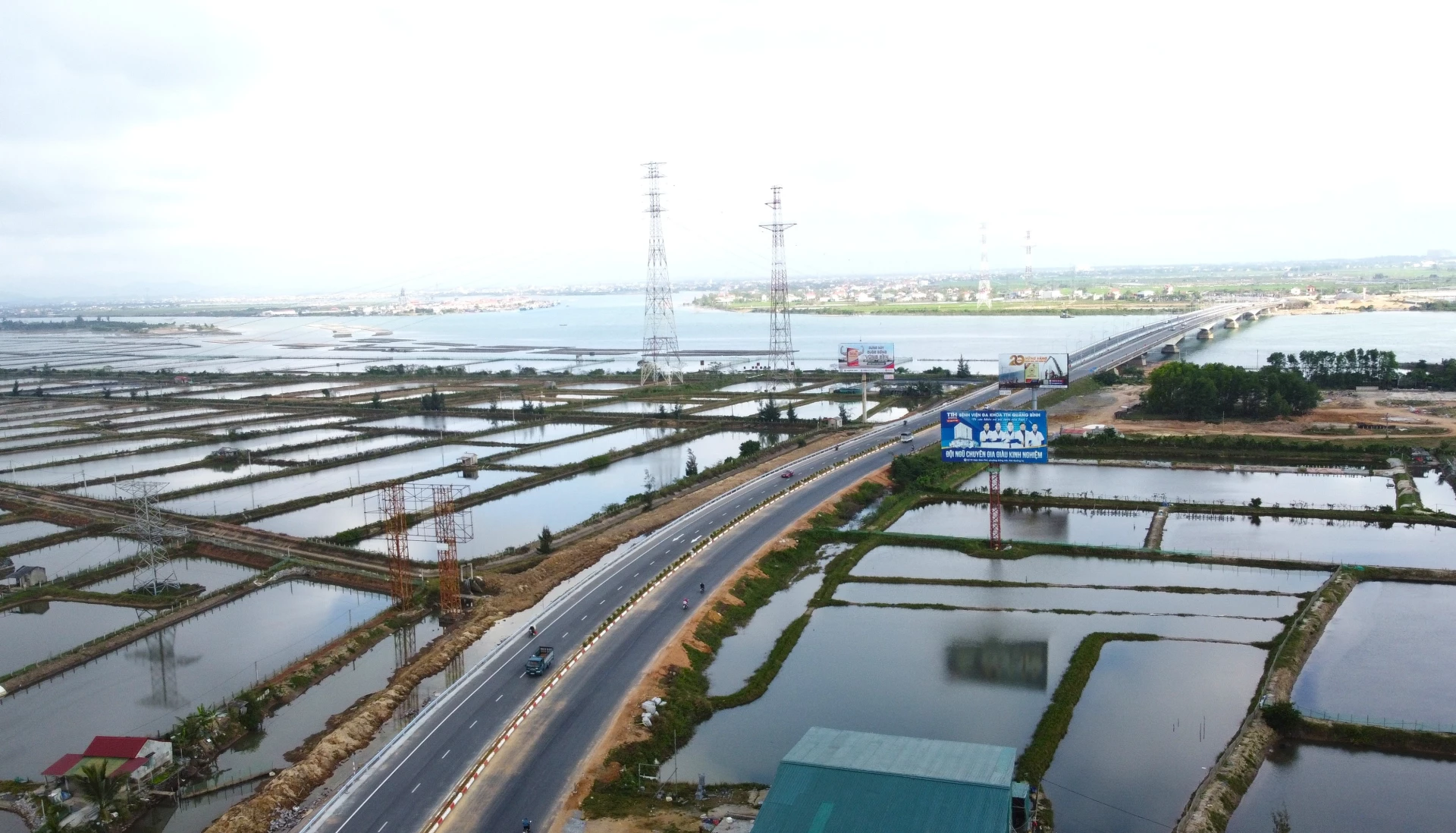 Cầu Gianh thông thoáng: QL1 hết lo kẹt xe cận Tết! Cầu Gianh những ngày cận Tết: Xóa bỏ nỗi lo 'điểm nghẽn' trên Quốc lộ 1