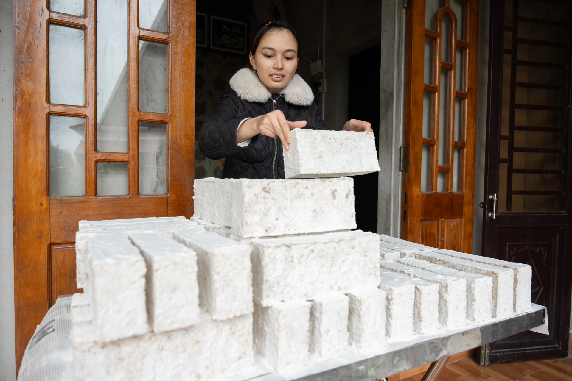 Những chiếc bánh hộc rực rỡ sắc xuân - Ảnh: L.N.T