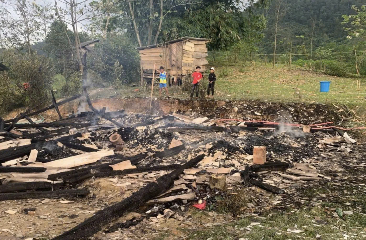 Ngôi nhà của gia đình anh Hồ Văn Hồi bị thiêu rụi hoàn toàn, ước tính thiệt hại về tài sản hơn 200 triệu đồng-Ảnh: K.S