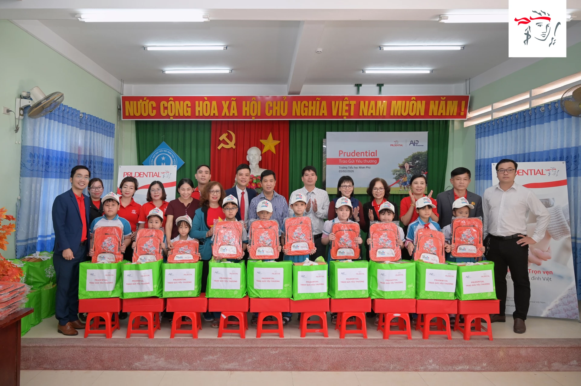 Prudential cùng đối tác trao quà đến học sinh tại tỉnh Gia Lai
