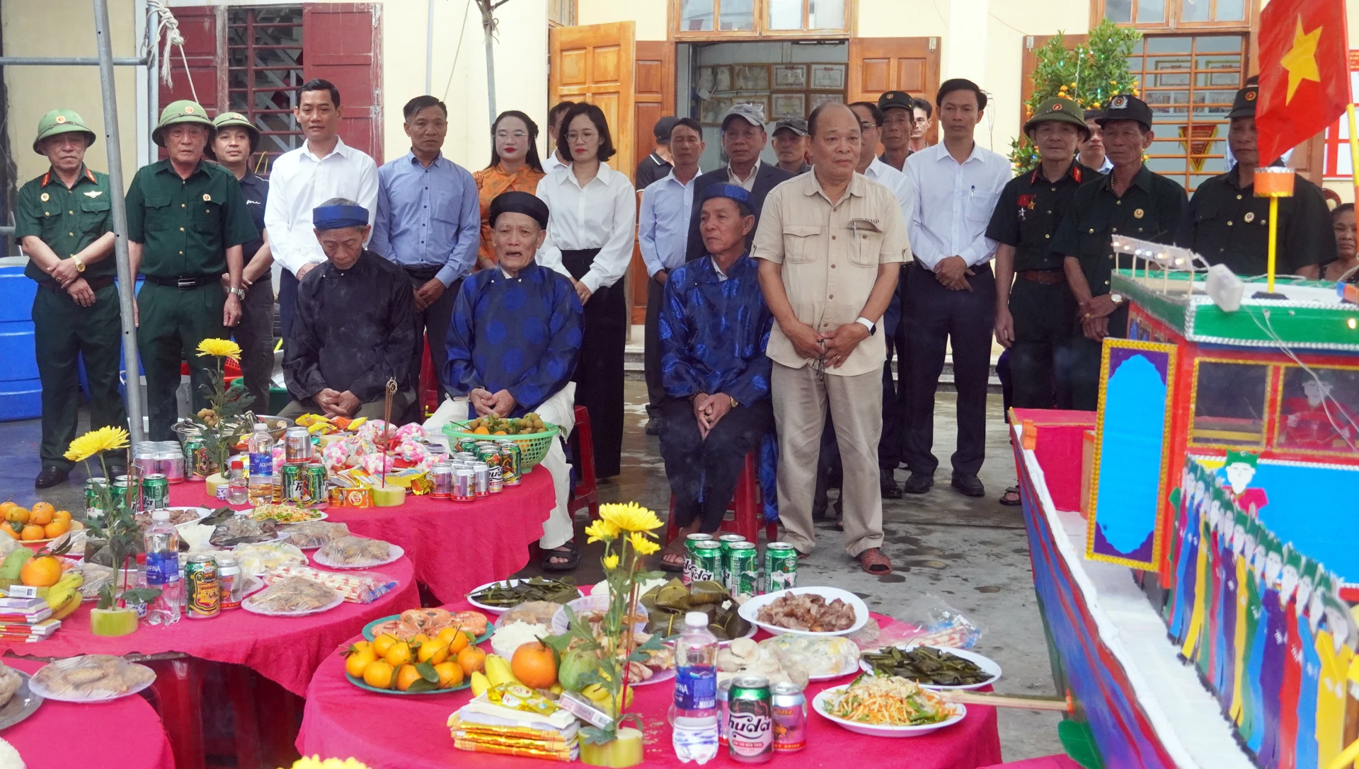 Lãnh đạo phường Bắc Gianh tham gia lễ hội cầu ngư - Ảnh: N.M