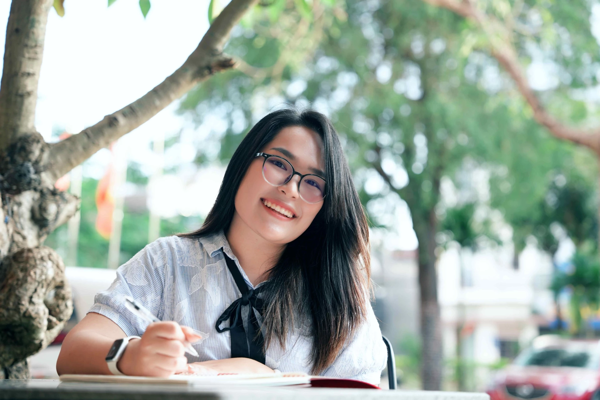 Hồng Khánh vẫn giữ thói quen ghi lại những trải nghiệm của mình với tiếng Anh-Ảnh: Q.H