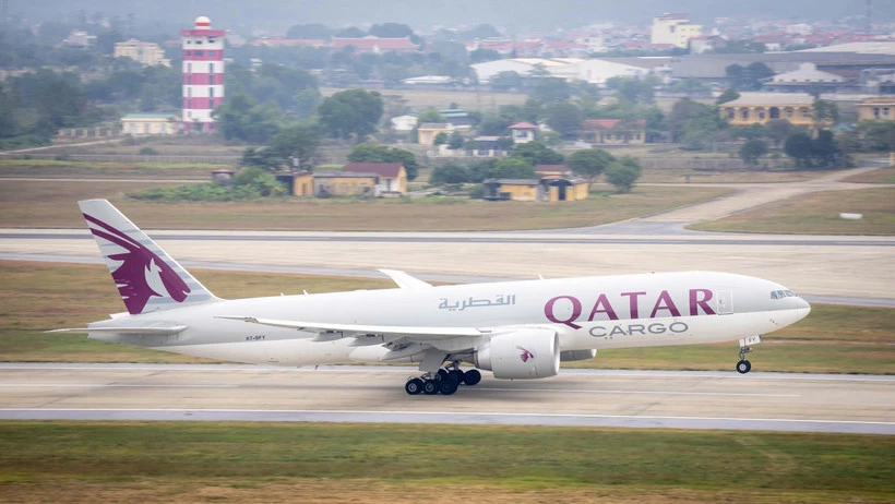 Tàu bay của Hãng hàng không Qatar Airways tại Cảng hàng không quốc tế Nội Bài. (Nguồn ảnh: Phan Công/Vietnam+)