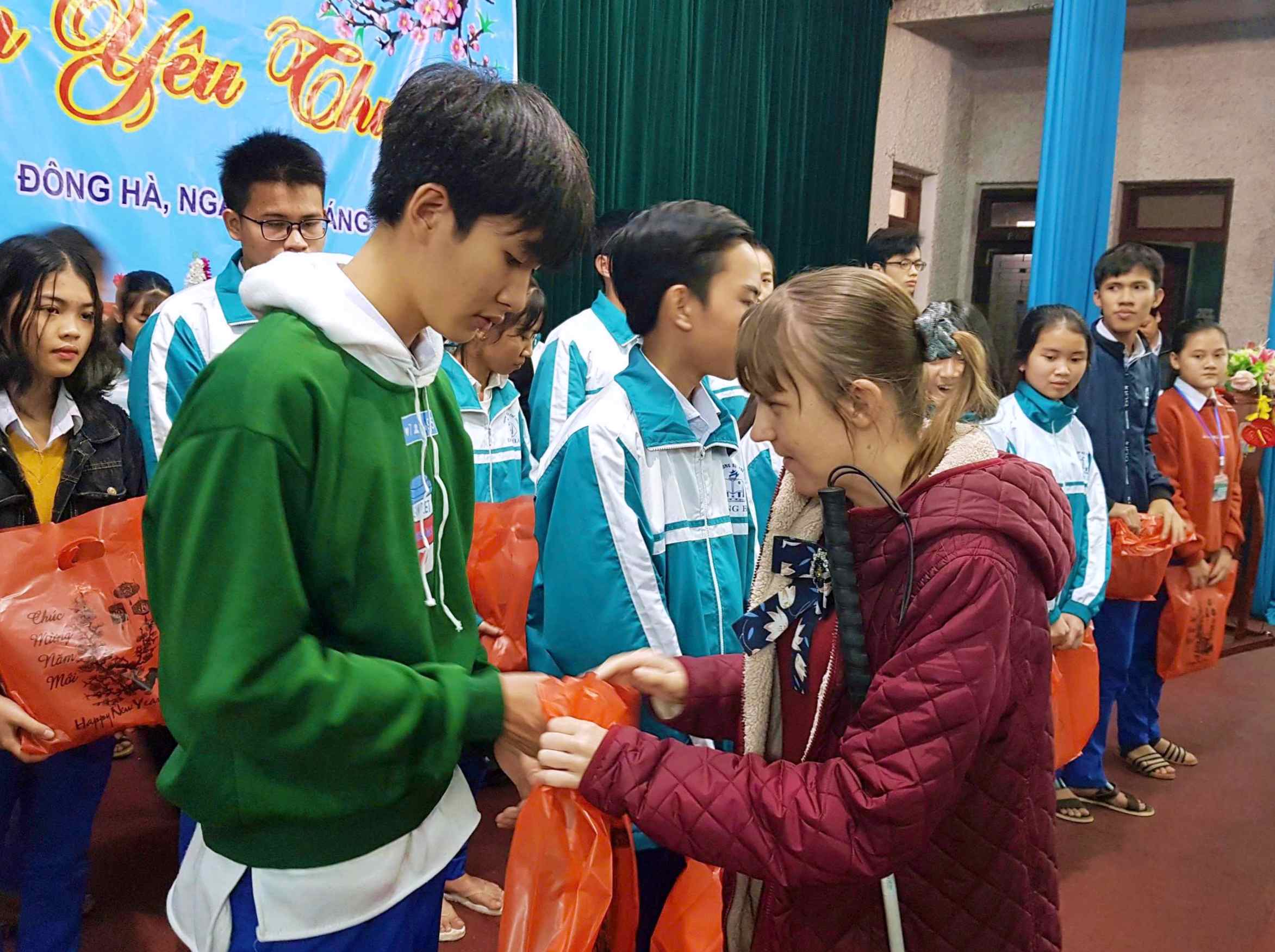 Gabby Morritt nguồn sáng của trẻ khiếm thị Quảng Trị