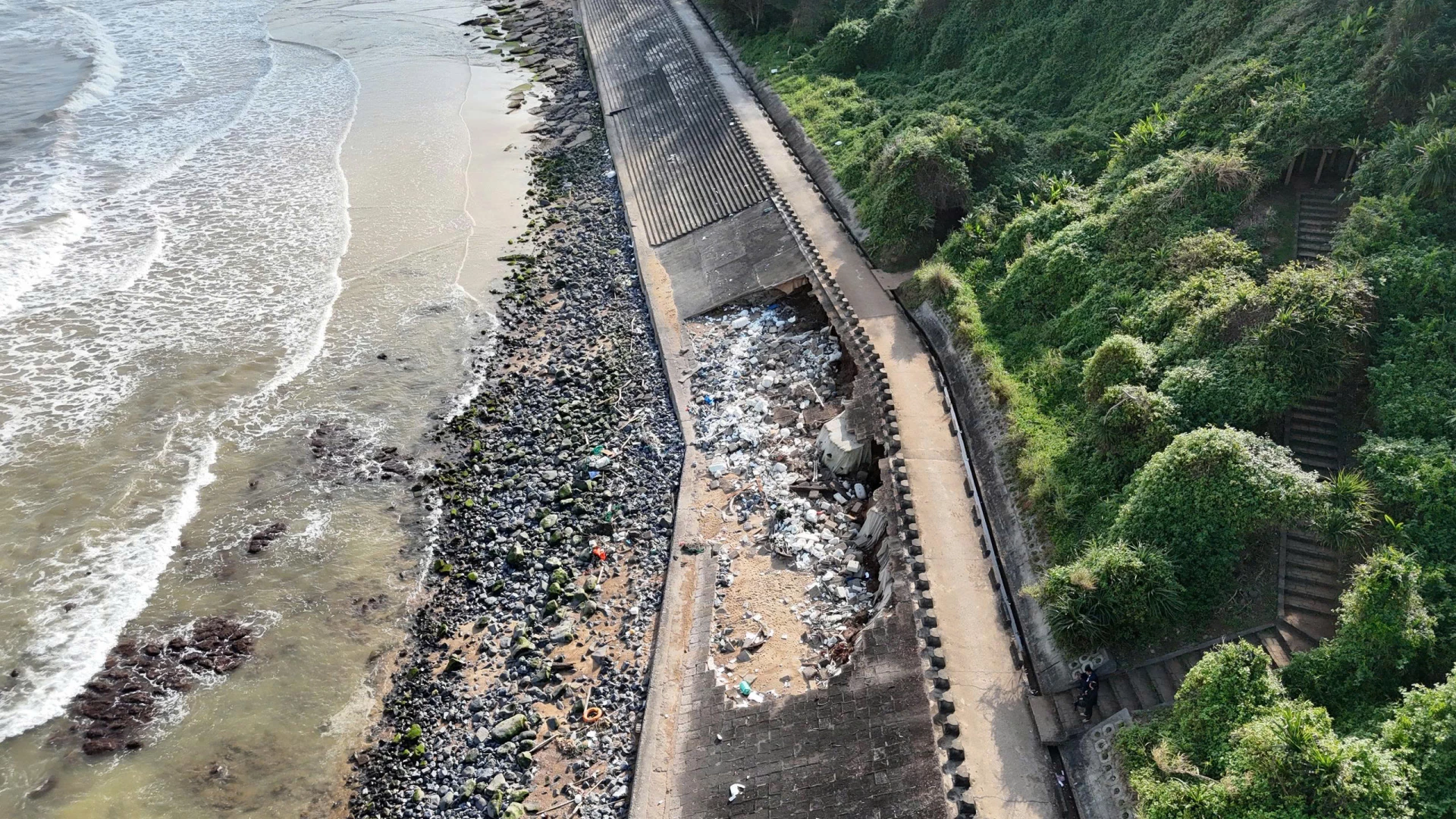 Bố trí 1,5 tỉ đồng khắc phục khẩn cấp điểm sạt lở gần Di tích quốc gia đặc biệt Địa đạo Vịnh Mốc