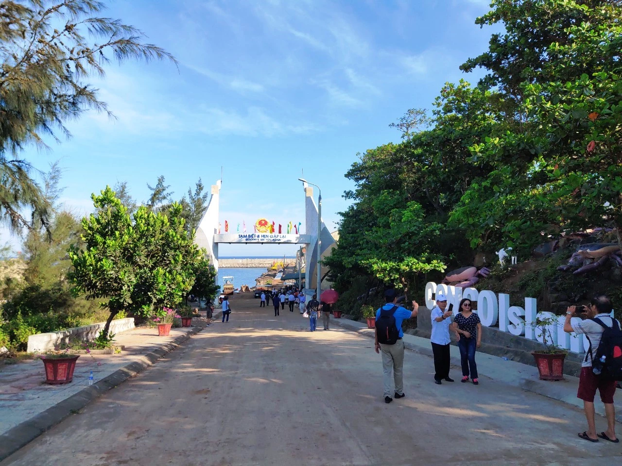 Đảo Cồn Cỏ là điểm đến yêu thích của du khách gần xa - Ảnh: Huy Nam