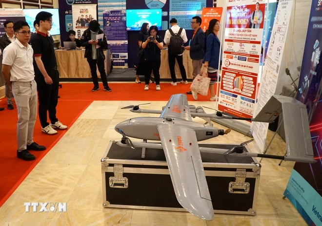 Khu vực triển lãm giới thiệu các sản phẩm công nghệ AI, hệ sinh thái AI và các chính sách khuyến khích phát triển AI của thành phố Đà Nẵng. (Ảnh: Quốc Dũng/TTXVN)