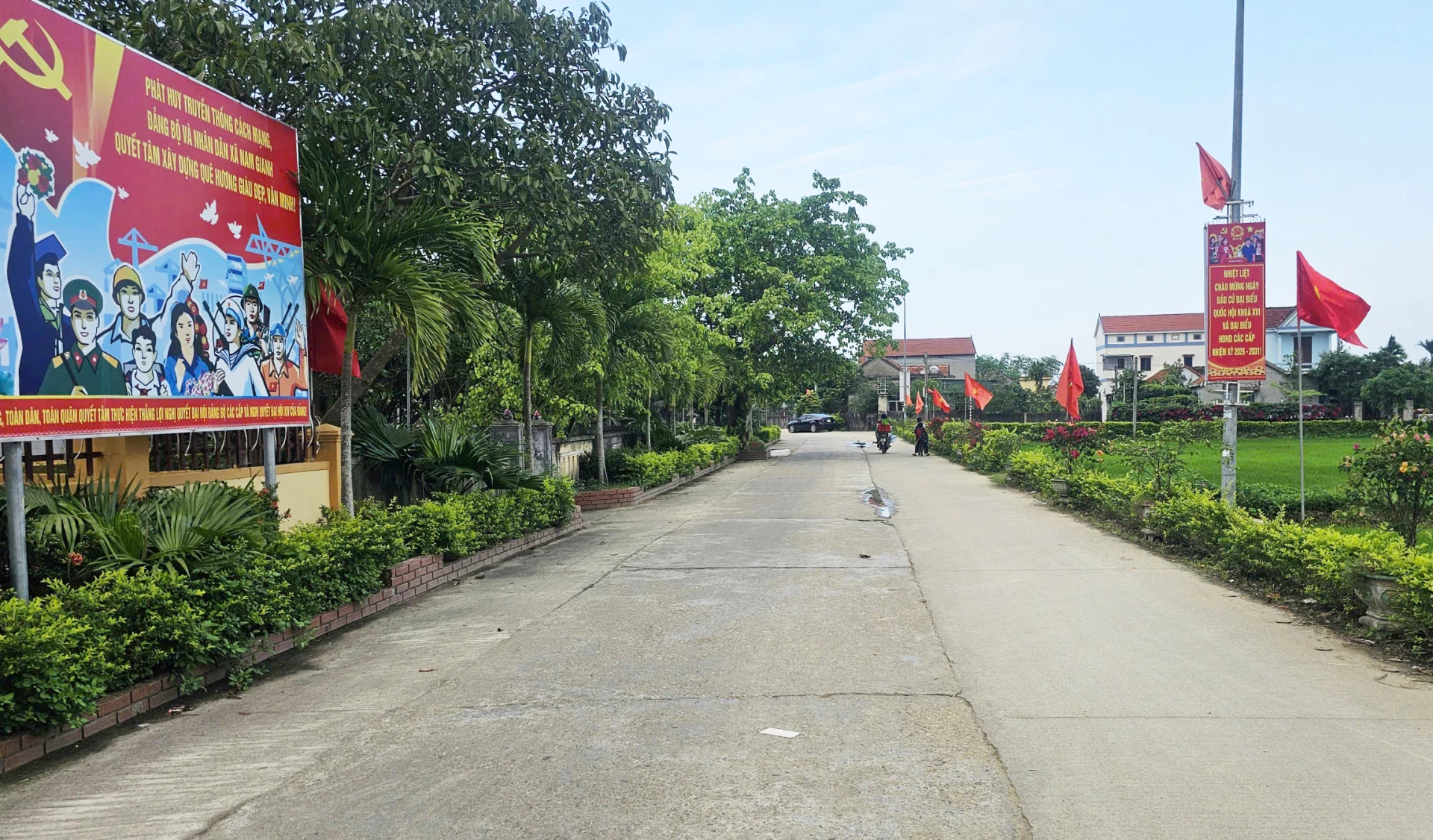 Nhiều tuyến đường ở Nam Gianh ngày càng xanh - sạch - đẹp - Ảnh: L.C