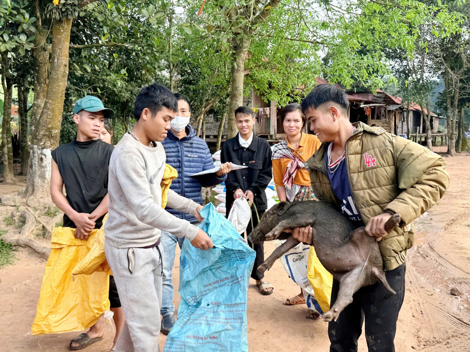 Thượng Trạch tích cực hỗ trợ con giống, kiến tạo sinh kế bền vững cho người dân địa phương - Ảnh: L.M
