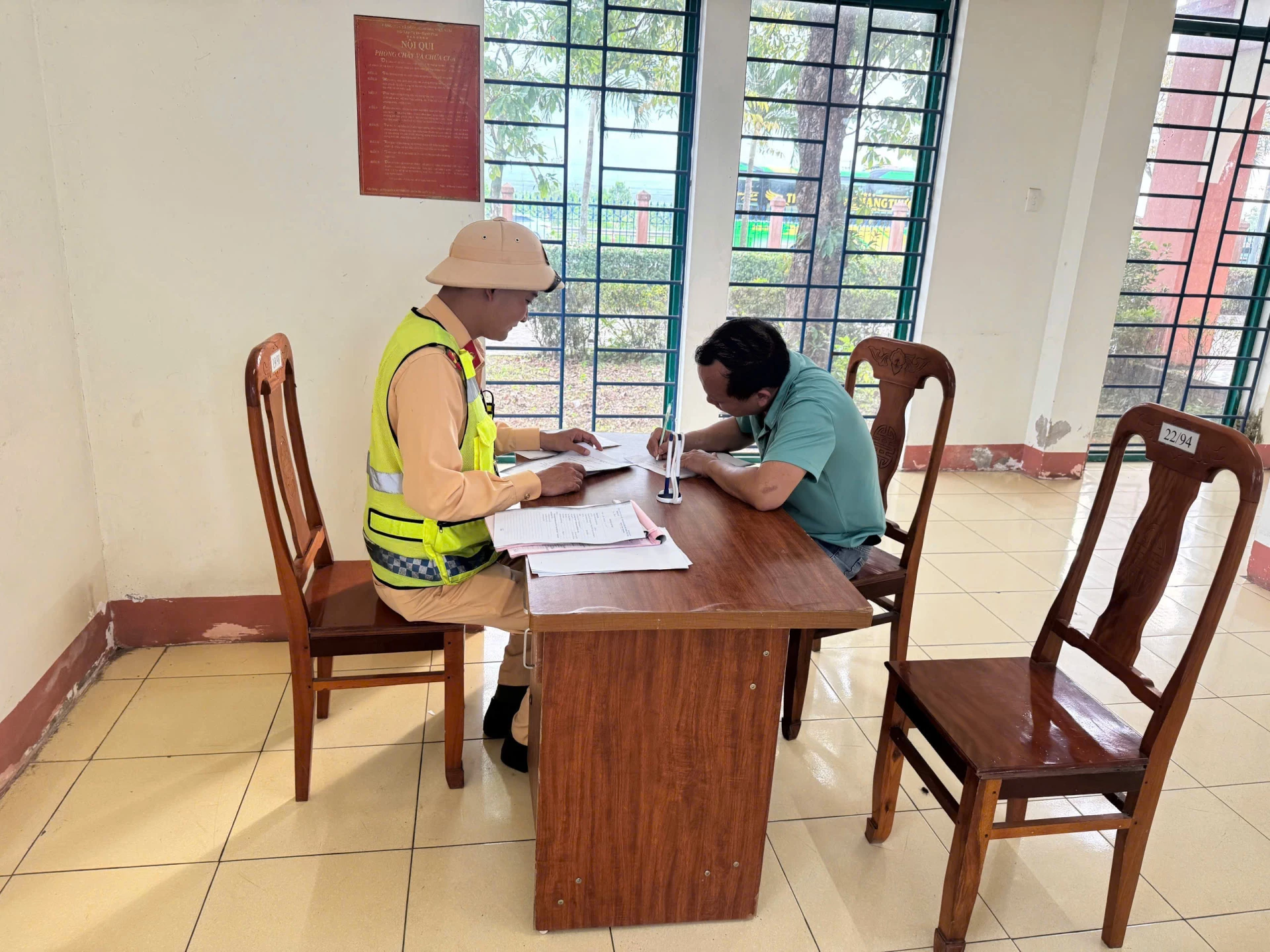 Nóng: Xe khách chở quá người lãnh phạt gần 200 triệu đồng! Xử phạt gần 200 triệu đồng đối với xe khách chở quá số người quy định