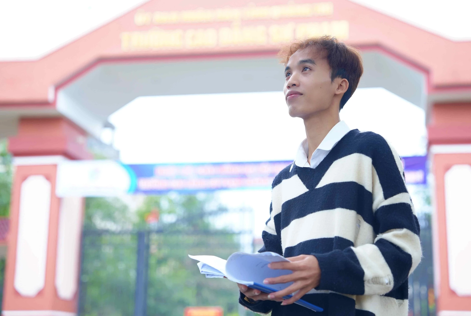 Sau nhiều năm nỗ lực, giấc mơ giảng đường của em Thượng Văn Canh đã trở thành hiện thực-Ảnh: Q.H