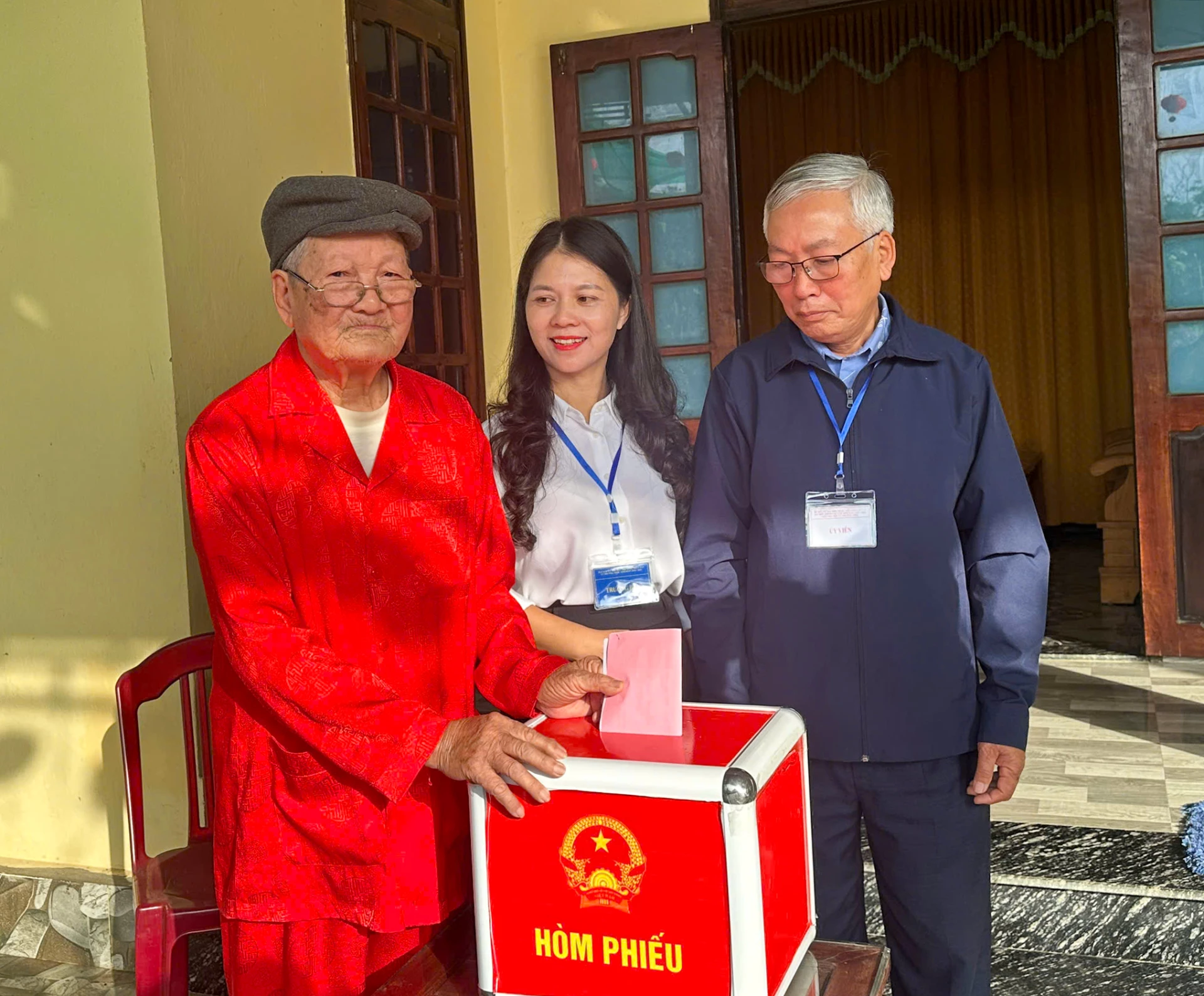 Trường Ninh: Cử tri trăm tuổi đi bầu, nghị lực sống phi thường Xã Trường Ninh: Cử tri đặc biệt hơn 100 tuổi tham gia bỏ phiếu bầu cử