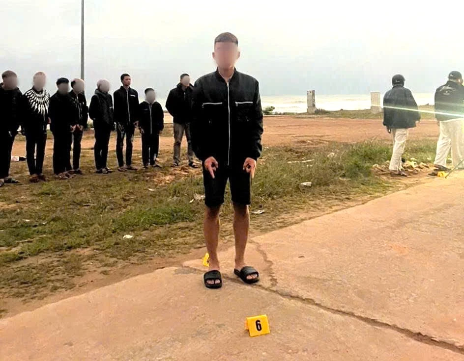 Điều tra vụ nhóm thanh thiếu niên mang hung khí đuổi, chém người ở xã Nam Trạch