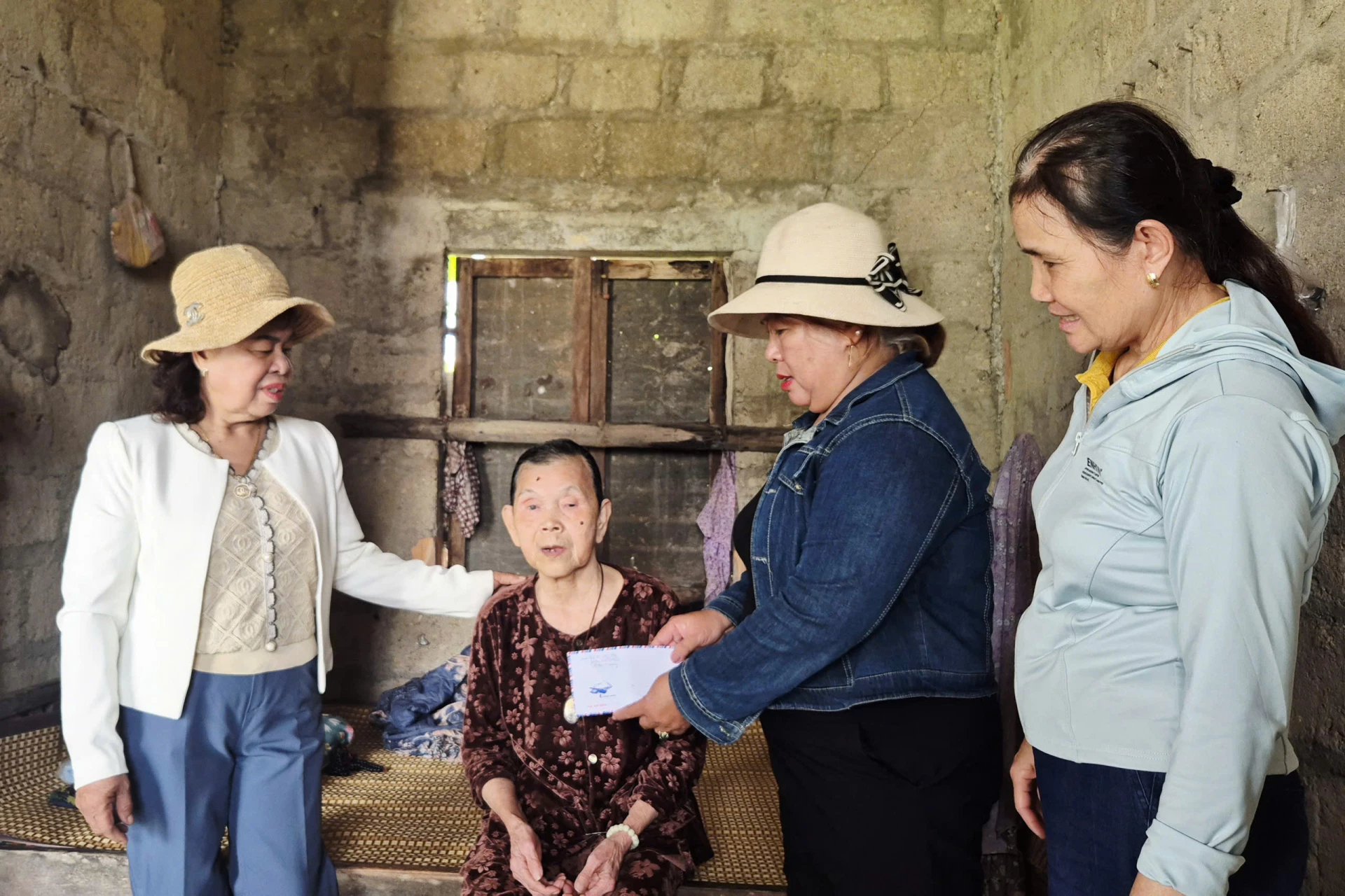 Giữ 'lửa' yêu thương và trách nhiệm