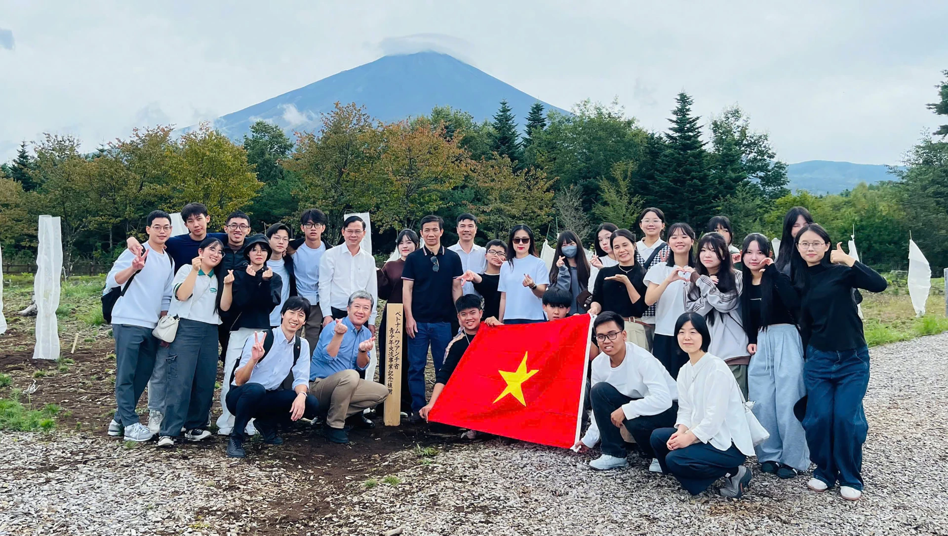 Gen Z Việt cống hiến: Làm chủ kỷ nguyên số, kiến tạo tương lai Khơi dậy khát vọng cống hiến của thanh niên trong kỷ nguyên số