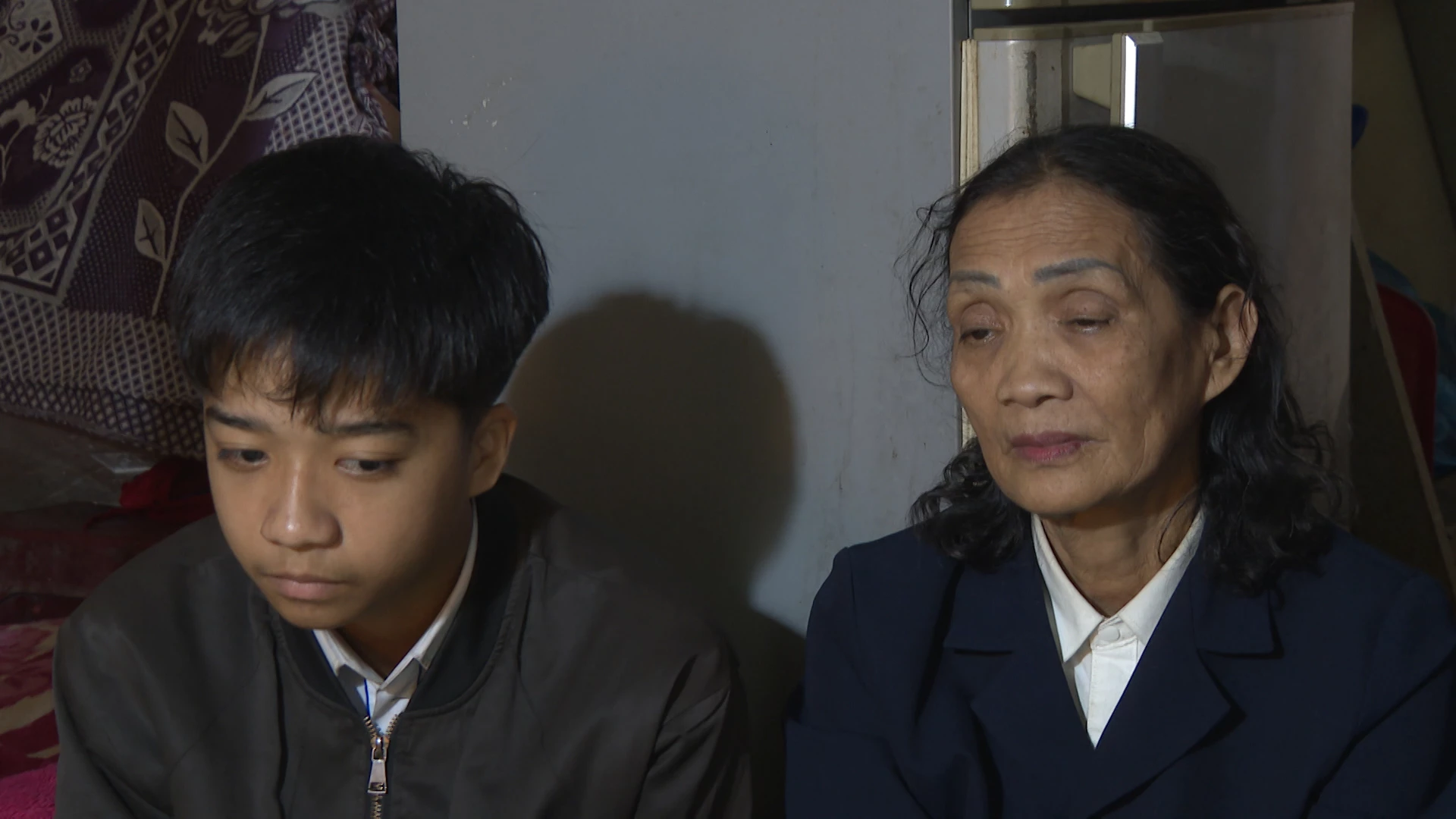 Hai bà cháu Phan Nguyên Hưng – những mảnh đời cần lắm sự sẻ chia, chung tay từ cộng đồng để vươn tới một tương lai tươi sáng hơn - Ảnh: Thùy Trang