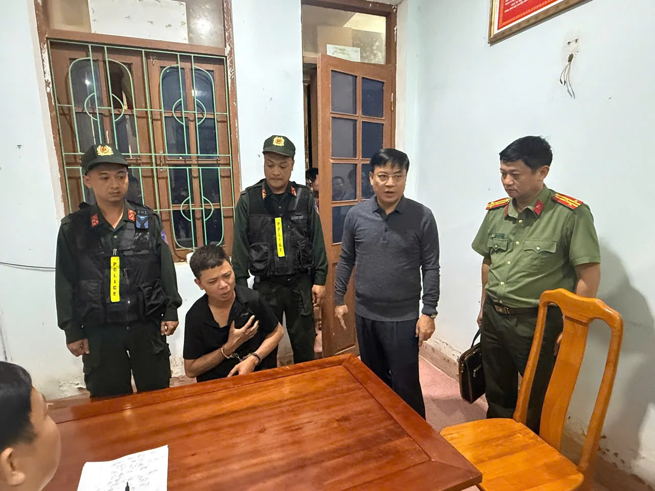 Đồng chí Thiếu tướng Nguyễn Thanh Liêm, Giám đốc Công an tỉnh Quảng Trị có mặt tại hiện trường để trực tiếp chỉ đạo.