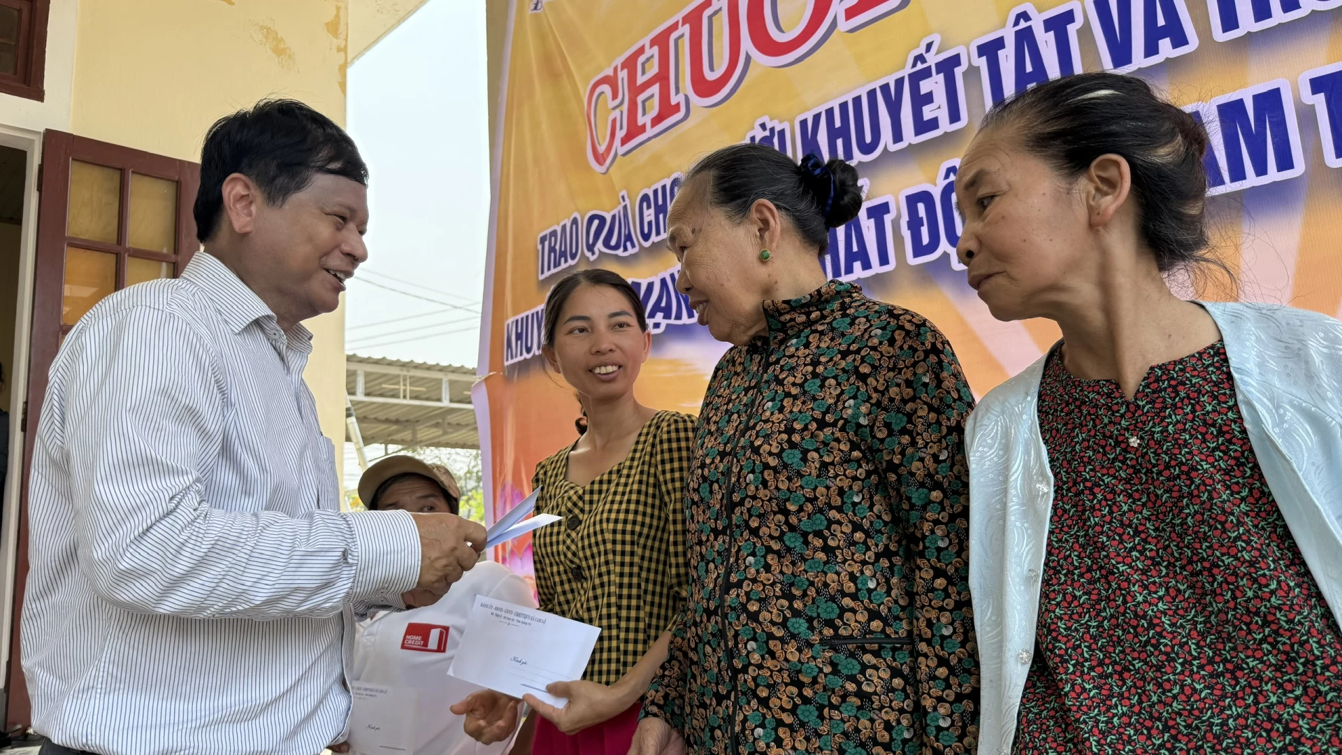 Chăm lo cho người khuyết tật và nạn nhân chất độc da cam tại xã Cam Lộ