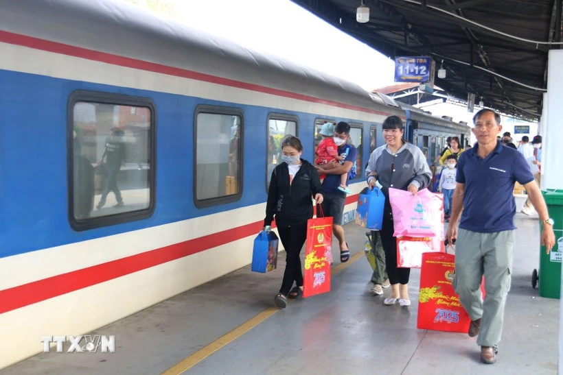 Lịch nghỉ lễ, Tết hằng năm tuân thủ quy định của Bộ luật Lao động. (Ảnh minh họa: Thanh Vũ/TTXVN)