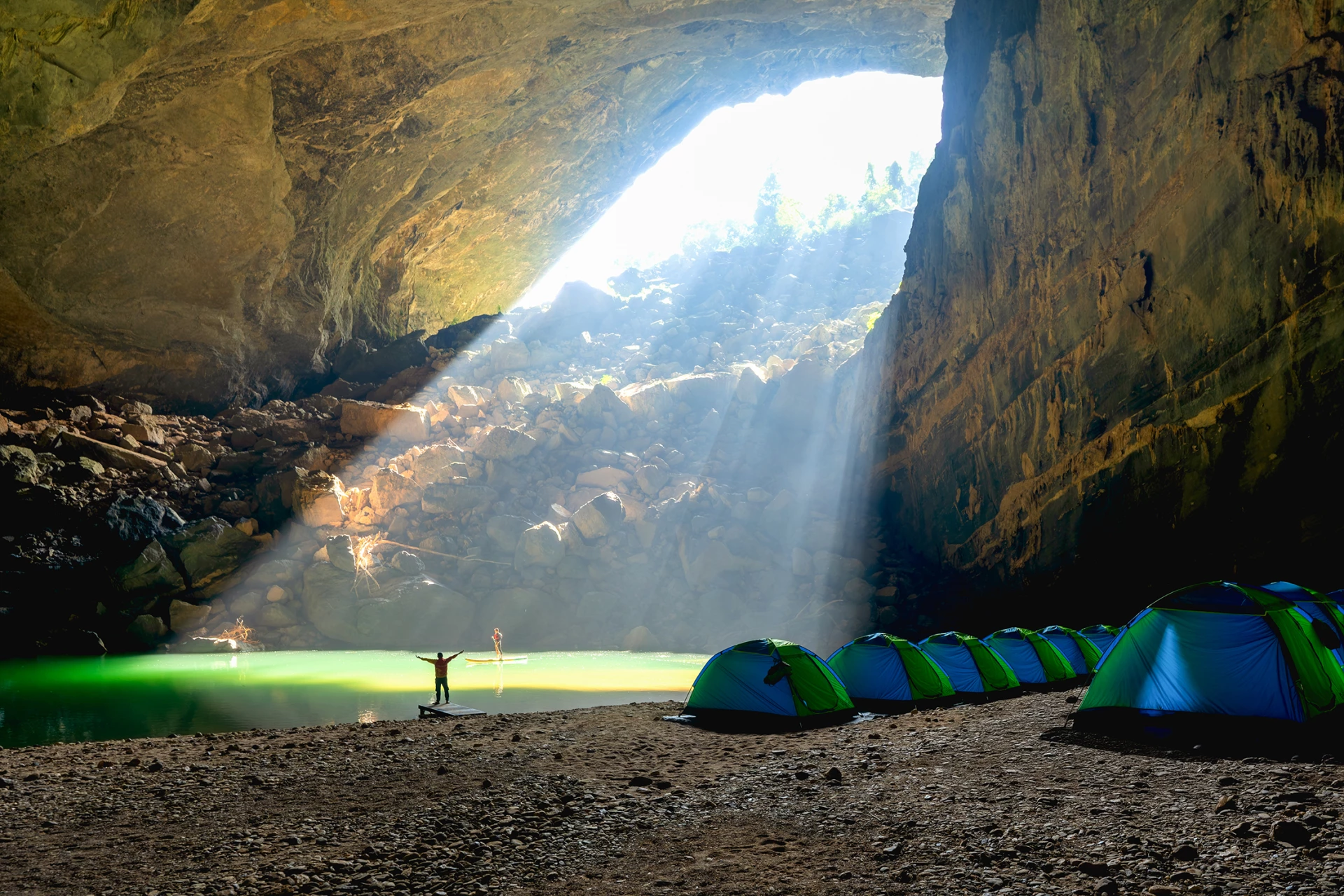Hang Sơn Đoòng tiếp tục khẳng định giá trị nổi bật khi phát sóng trên chương trình 60 Minutes của CBS, Mỹ - Ảnh: Oxalis