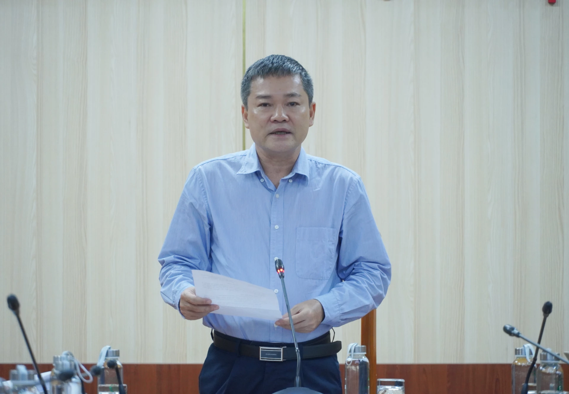 Đồng chí Phan Phong Phú, Phó Chủ tịch UBND tỉnh phát biểu kết luận buổi làm việc - Ảnh: HL