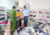 Bắt 2 “trùm” bán hàng giả, nhái thương hiệu đình đám Khởi tố 2 chủ cơ sở kinh doanh hàng giả mạo thương hiệu nổi tiếng