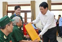 Bộ Nội vụ hướng dẫn tặng quà của Chủ tịch nước cho người có công dịp Tết Bính Ngọ 2026