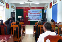 Trao quà Tết cho người khuyết tật và trẻ mồ côi