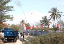 Nhộn nhịp chợ cây nêu ngày cận Tết